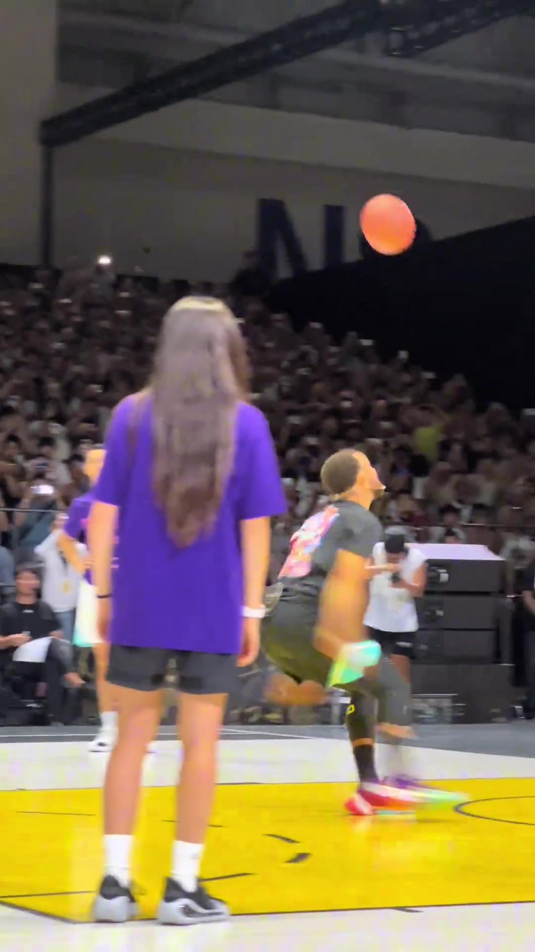 开云APP下载-🏀库里中国行惊艳全场！金州拉文单臂左手暴扣引爆欢呼！