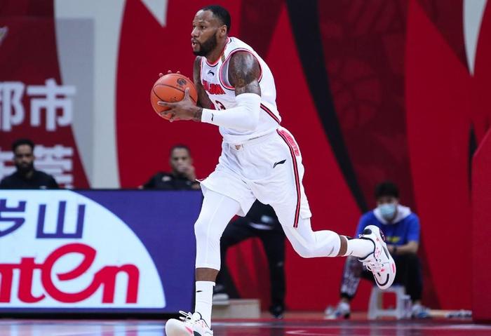 开云app-拒绝退役！广东三冠功勋外援渴望重返CBA，上赛季曾狂砍36+11+11