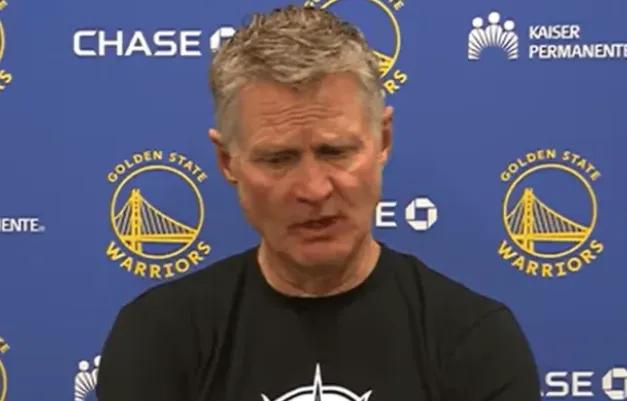 科尔谈球队庆祝：就像赢得总冠军一样，我们太需要这场胜利