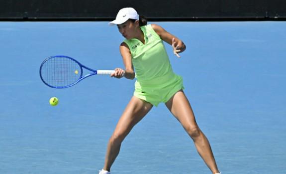 开云iOS-张帅0-2兹沃纳列娃，遭遇WTA1000多哈站资格赛一轮游