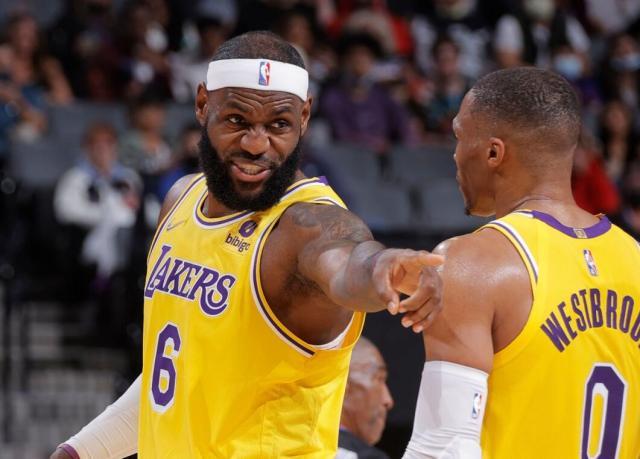 开云APP下载-湖人打造全新进攻体系！季前赛防守倒数第一