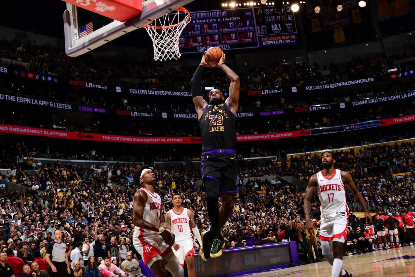 开云app-NBA夺冠概率更新！火箭0.4%湖人骑士遭低估 4队超10个百分点领跑